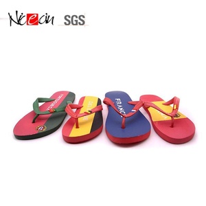 Claquettes promotionnelles pour la Fête Nationale, avec logo drapeau personnalisé, sandales de plage pour hommes et femmes, vente directe usine OEM ODM - Product Image 2