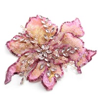 Applique en feutre brodée de fleurs 3D en fil de fer et strass, faite à la main, luxueuse, à coudre, avec perles, sequins et cristaux, par Gillian