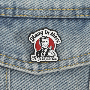 Épinglette en émail « Attendez, ça s'empire » avec slogan satirique amusant, broche « Pouce en l'air », badge de revers, bijou, cadeau, vente en gros - Product Image 1