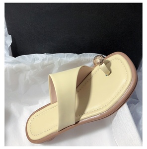 Summer fashion women's sandals Leather anti-slip beach slippers Thick-soled <b>flat</b>-<b>pointed</b> slip-on slippers - Product Image 1