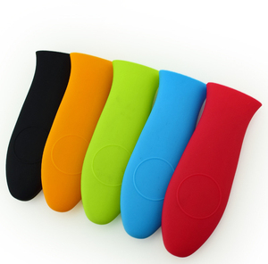 Manchons de poignée amovibles innovants parfaitement adaptés à diverses tailles et types de casseroles de cuisine - Product Image 6
