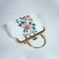 Fabrication chinoise femmes sacs latéraux bras sacs à bandoulière à la mode Vintage Cheongsam broderie Portable chaînes décoration