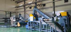 La ligne de production de l'usine de stockage de vente chaude peut traiter 1000 à 5000 kilogrammes de batterie usée par heure. - Product Image 6