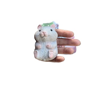 Juguetes Creativos y Lindos para Aliviar el Estrés de Mascotas, Ratón Pequeño de Peluche para Apretar, Pelota para Aliviar el Estrés, Personalizable para Niños y Niñas - Product Image 4