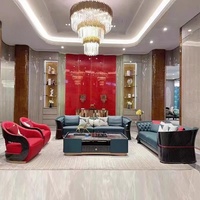 Canapé trois places en similicuir de style italien, luxe léger, en forme de U, avec détails à languettes – Nouveau modèle design pour espaces compacts et spacieux