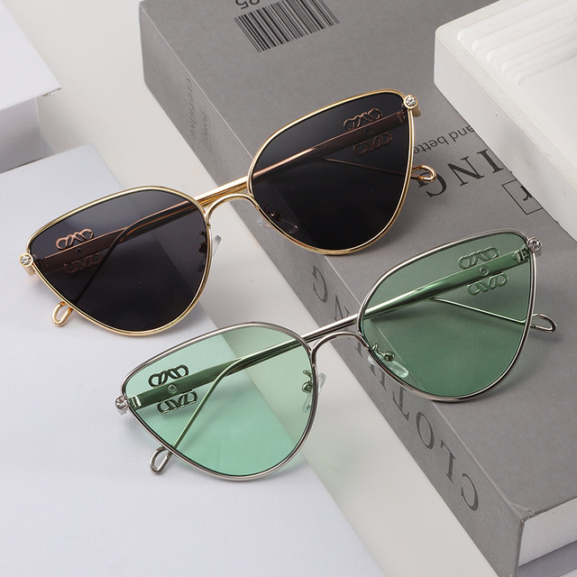 New Retro Trendy Vintage Triangle Metal Full Frame UV400 Sunglasses with Anti-Reflective Fashionable Cat Eye Gold Neutral Design