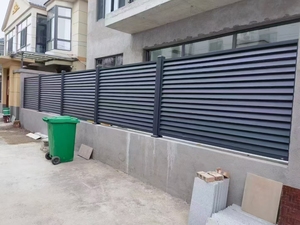 Panneaux de clôture horizontaux en <span class=keywords><strong>aluminium</strong></span> pour la confidentialité Mur de clôture décoratif extérieur anti-escalade - Product Image 4