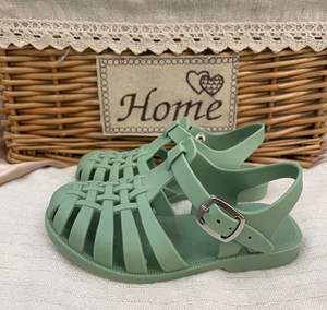 Оптовая продажа с фабрики, роскошные пляжные летние детские сандалии-желе на плоской подошве для девочек - Product Image 4