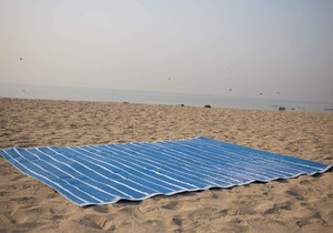 Tapis d'intérieur et d'extérieur, tapis <span class=keywords><strong>de</strong></span> sol en plastique recyclé, couverture <span class=keywords><strong>de</strong></span> <span class=keywords><strong>plage</strong></span> imperméable au sable - Product Image 3