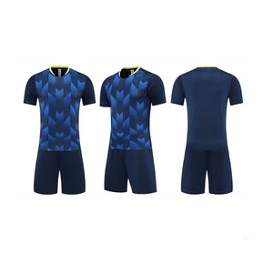 Seragam Olahraga Pria Custom Grosir untuk Gym dan Sepak Bola, 100% Poliester Anti-Bakteri, Bernapas, Menyerap Keringat, Cepat Kering - Product Image 4