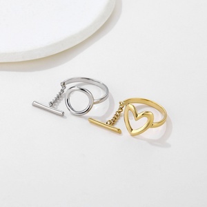 Anillo de Acero Inoxidable con Borlas Chapadas en Oro de Buena Calidad, Anillo Hueco con Forma de Corazón - Product Image 5