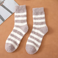 ViEinkaufen 6 paires de chaussettes pantoufles moelleuses pour hommes, respirantes, au-dessus du genou, confortables pour dormir, chaudes et douces, à rayures, pour l'hiver