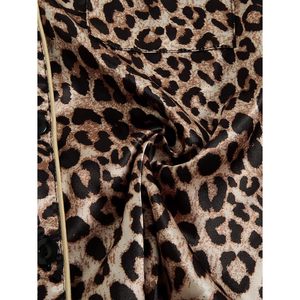 FOXA Conjunto de pijama de satén de 2 piezas para mujer, estampado de leopardo, camisa de manga corta con botones en la parte delantera y pantalones cortos, conjunto de ropa de dormir - Product Image 5