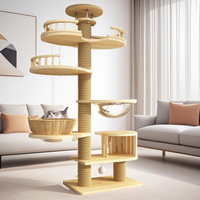 Arbre à chat multi-niveaux en bois robuste, du sol au plafond, avec niche et plateformes de saut pour chats d'intérieur