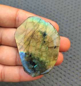 Espécimen de labradorita Natural pulido para jardín, Gema suelta de calidad Super fina para decorar jardín indio crudo al por mayor - Product Image 3