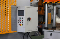 Presse hydraulique à colonne unique BEKE 200T avec table de travail personnalisable