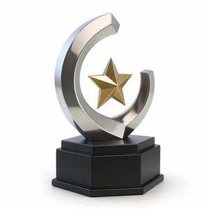 Trofeo Piramidal de Metal Pulido Summit con Diseño de Escultura Artística, Tema de Amor, Trofeo de Premio Personalizado - Product Image 2