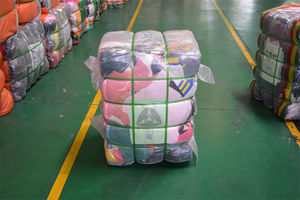 Pakaian Wanita Muslim Bekas Grosir Mantel Wol Worsted Bekas Pakaian Bekas Bale - Product Image 6