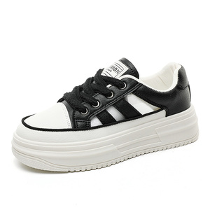 รองเท้าโลฟเฟอร์ผู้หญิง LYKU YB5A55 รุ่นใหม่ปี 2026 แบบเจาะรู ระบายอากาศได้ดี พื้นหนา ใส่สบาย แฟชั่นอเนกประสงค์ เหมาะสำหรับใส่ลำลอง - Product Image 1