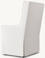 Chaise d'appoint classique avec structure robuste, surface textilée, cadre interne renforcé et assise en tissu équilibrée