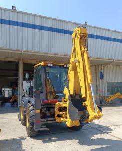 Chargeuse-pelleteuse compacte intégrée 777A, 8,4 tonnes, avec godets 4-en-1 de 1 m³ et 0,2 m³ - Product Image 1