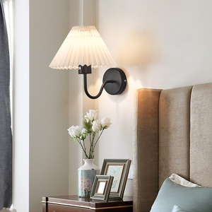 Applique murale scandinave en bronze avec abat-jour en cristal blanc, LED E26, commande par interrupteur, lumière blanc chaud, salon, CRI90, 50 000 heures - Product Image 1