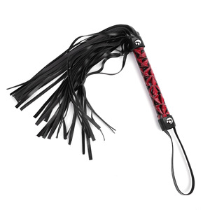 Fouet en cuir PU pour adultes, noir et rouge, avec poignée à motifs diamants, pour couples, accessoires de jeu sexuel SM. - Product Image 5