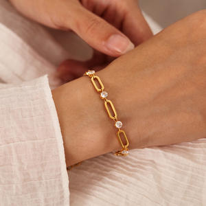 Bracelet de charme pour femme de qualité supérieure, plaqué or 18 carats, acier inoxydable, géométrique, tendance, avec zircon - Product Image 3