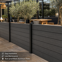 Panneaux de clôture WPC gris foncé, intimité totale, clôture composite pour terrasse de restaurant, poteau en aluminium antirouille, usage commercial
