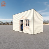 Garage préfabriqué en conteneur avec structure en acier, design moderne personnalisé, étanche et résistant à la neige, porte en panneaux sandwich