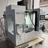 Centre d'usinage vertical miniature CNC de haute précision VMC215 à 3 axes pour le traitement des métaux