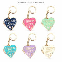 Porte-clés personnalisé en forme de cœur en émail, pendentif en alliage de zinc, anneau porte-clés rempli d'époxy, ton doré, cadeau personnalisé