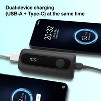 Vente en gros d'usine, mini batterie externe personnalisée avec logo, câble USB-C intégré, format de poche, batterie externe mignonne pour filles