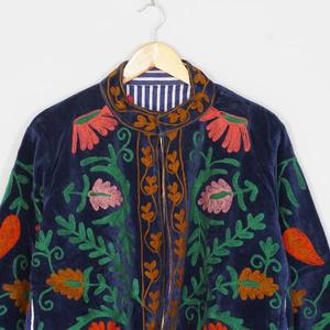 Chaqueta de terciopelo Suzani bordada a mano de lujo para mujer, estilo étnico tribal floral vintage, ropa de abrigo de diseñador, OEM ODM, venta al por mayor. - Product Image 2