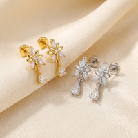 Anting-anting gantung bunga CZ berlapis emas 18K, zirconia bentuk tetesan air mata mungil, dengan paku datar, aman untuk tindik labret, perhiasan untuknya