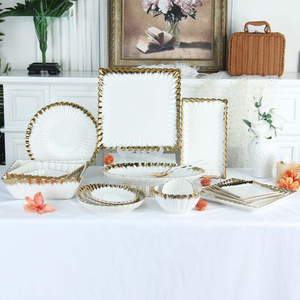 Piatto in Ceramica con 5 Scomparti, Vassoio Rotondo Irregolare in Porcellana con Bordo Dorato per Frutta, Snack e Antipasti - Product Image 6