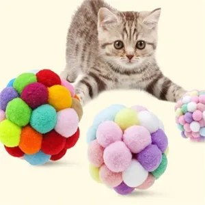Bolas de brinquedo de pelúcia em cores sortidas, lançador interativo leve e silencioso, bolas elásticas de pelúcia para gatos