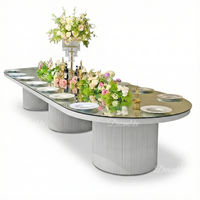 Table de salle à manger ovale contemporaine en fer forgé, durable, avec plateau en verre miroir, idéale pour hôtels, mariages, banquets et événements extérieurs – Collection Dreamlike VIP