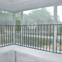 Rampe en acier inoxydable pour terrasse composite au design moderne, à lattes verticales, pour balcons extérieurs et escaliers de centre commercial