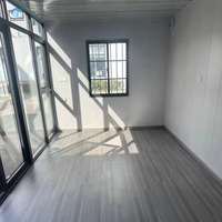 Maison préfabriquée avec mur en verre panoramique, grand balcon, fabriquée à partir de panneaux sandwich en conteneurs, maison modulaire mobile en conteneurs