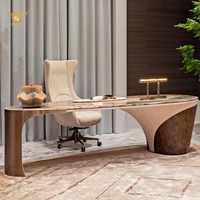 Bureau de direction KF CASA avec plateau en marbre, base en bois et tiroirs, style minimaliste italien, pour usage domestique ou professionnel.
