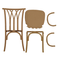 Chaise d'hôtel empilable en plastique durable et imperméable Martina avec design imitation bois pour usage commercial extérieur et intérieur