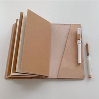 Carnet de voyage/agenda en similicuir souple avec logo personnalisé en relief et bande élastique, prix modéré
