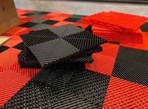 18 मिमी पॉलीप्रोपाइलीन गैरेज फ्लोर टाइल्स वाटरप्रूफ भारी शुल्क गैरेज फर्श की दुकान के लिए खेल का उपयोग नमूना मुफ्त - Product Image 4