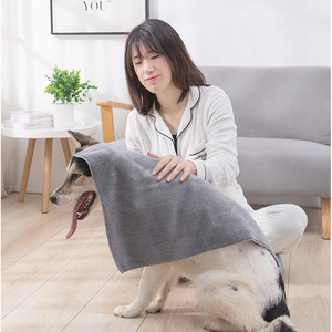 Gant de toilettage pour chien Xinran, blanc, en matériau ABSTPR, pour le bain et les soins des animaux de compagnie - Product Image 2