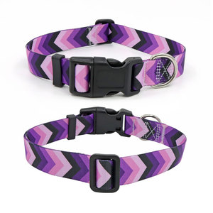 Collier pour chien ajustable à motif géométrique violet avec boucle de fermeture et points réfléchissants pour petits chiens, toutes saisons, style moderne - Product Image 1