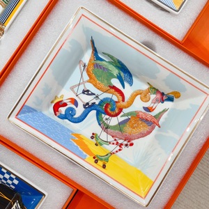 Venta al por mayor de fábrica: Bandejas de almacenamiento ecológicas con forma de mano, de cerámica y metal, estilo Art Deco, para artesanías, plantas, joyas y pequeños objetos. - Product Image 1