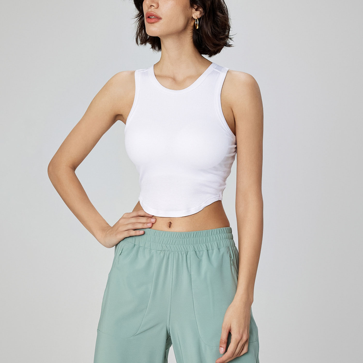 Hot Sales Round Neck Sleeveless Curved Bottom Cropped Running Tops Half Fixed Pads Skinny Ribbed Basic Yoga Tank Top