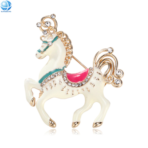 Broche licorne mignonne, bijoux cadeau, alliage plaqué or, émail blanc et noir, broche de cheval de dessin animé pour femmes et hommes, décoration de vêtements - Product Image 1