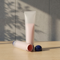 Tube cosmétique 50 mm, tube double couche 2 en 1, double compartiment, tube intérieur translucide givré rose, capuchon en forme de perle bleu marine, logo personnalisé